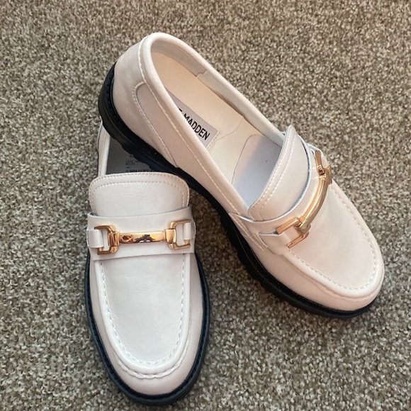 🦊 Steve Madden NIB loafer. Gold hardware. - Picture 2 of 5